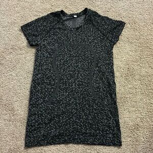 rare print size 6 short sleeve swiftly tech top